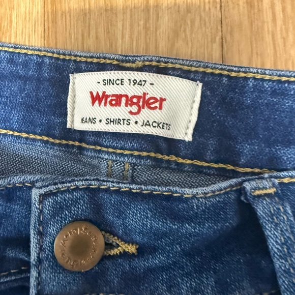 NWT Wrangler High-Rise Fierce Flare Button Fly Jeans Size 12 31x32🔥 - Picture 4 of 5